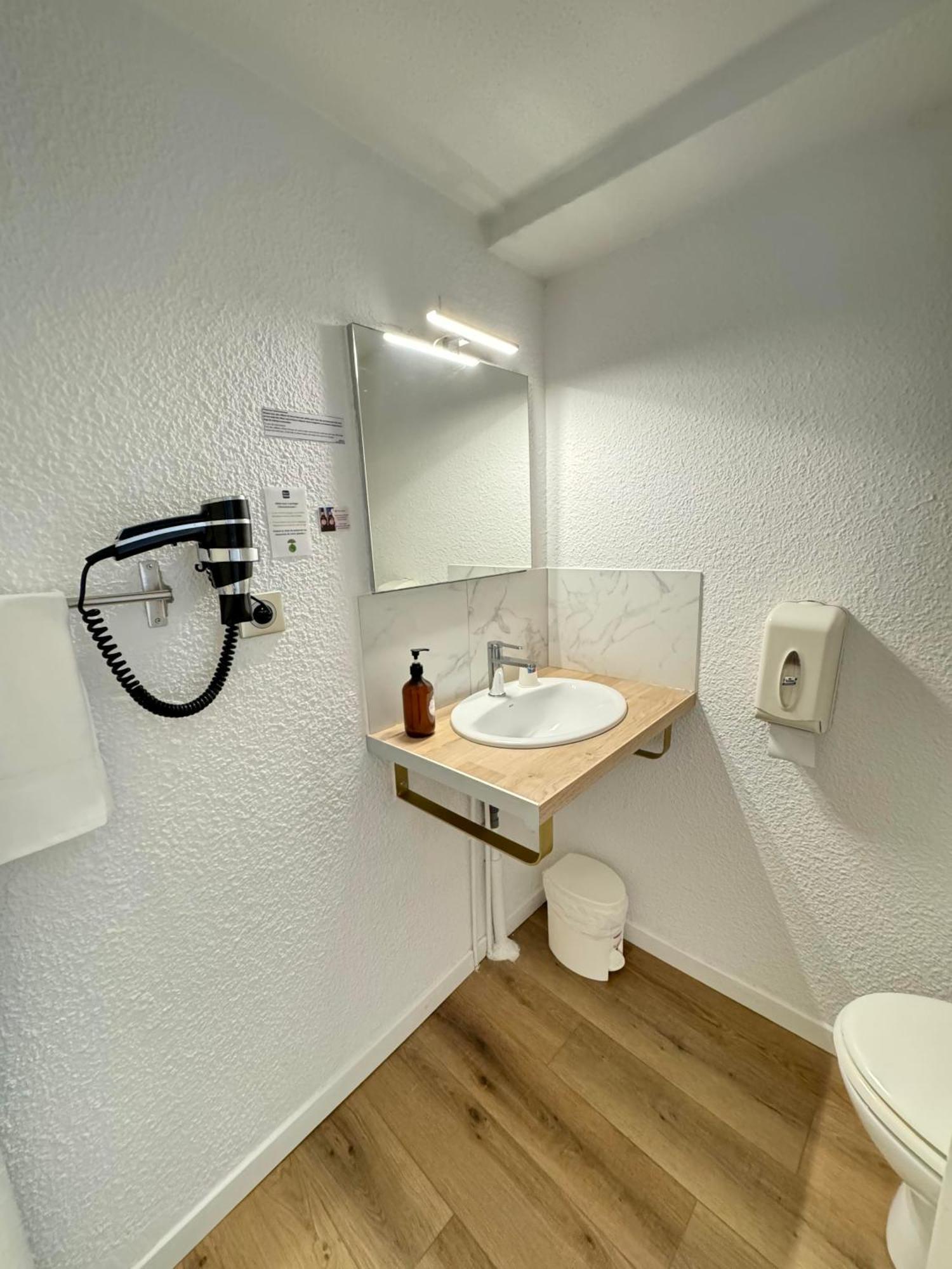 Couett'hotel Port De Plaisance, Les Pieds Dans L'eau 3* Brest